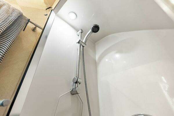 2006 Lazzara Yachts 84