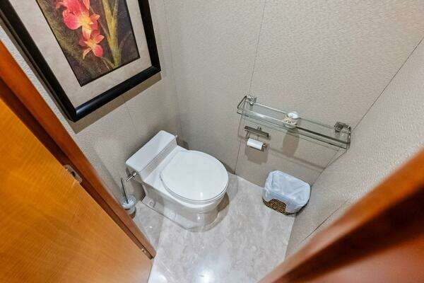 2006 Lazzara Yachts 84