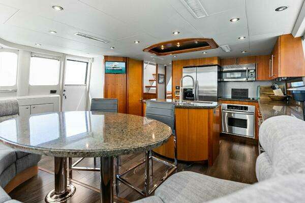 2006 Lazzara Yachts 84