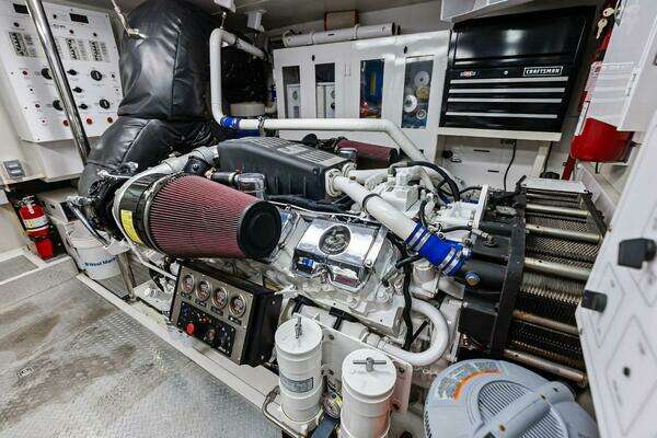 2006 Lazzara Yachts 84