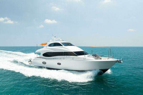 2006 Lazzara Yachts 84
