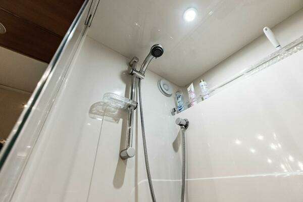 2006 Lazzara Yachts 84