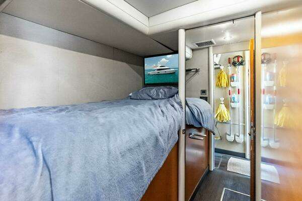 2006 Lazzara Yachts 84