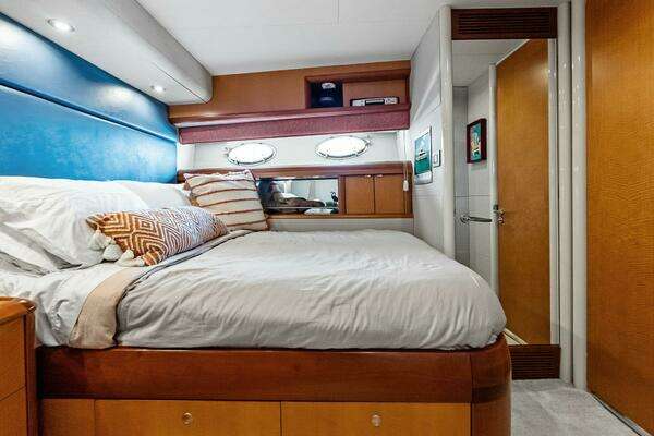 2006 Lazzara Yachts 84