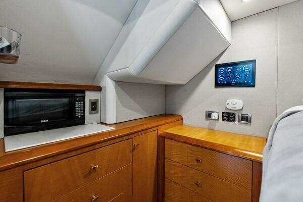 2006 Lazzara Yachts 84