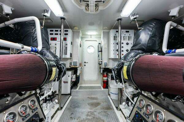 2006 Lazzara Yachts 84