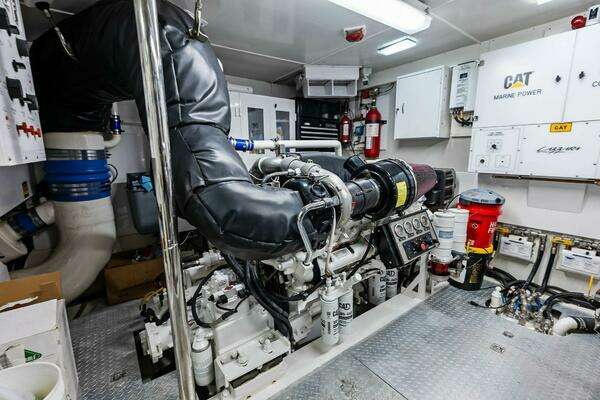 2006 Lazzara Yachts 84