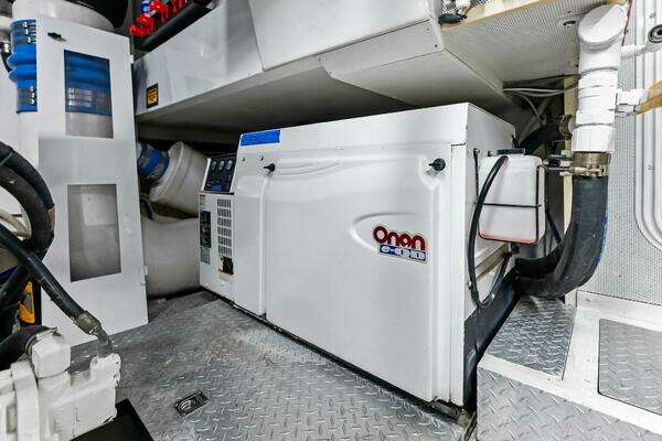 2006 Lazzara Yachts 84