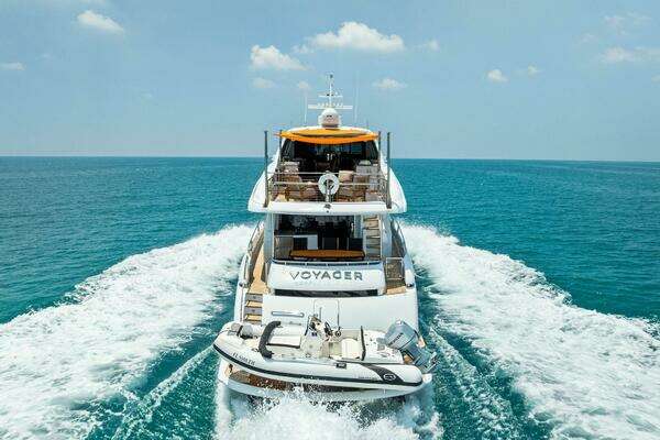 2006 Lazzara Yachts 84