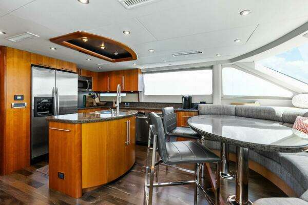 2006 Lazzara Yachts 84