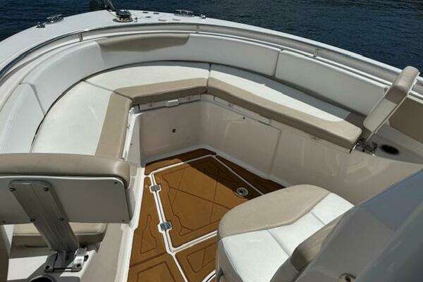 Photo of the 2021 Robalo R242 Center Console