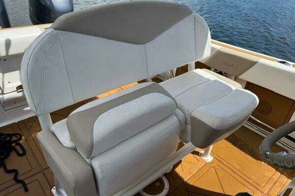 Photo of the 2021 Robalo R242 Center Console