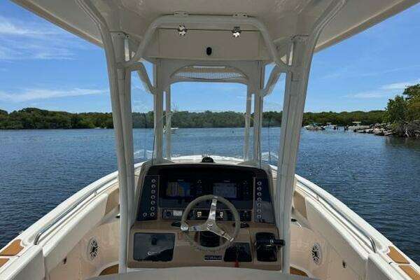 Photo of the 2021 Robalo R242 Center Console