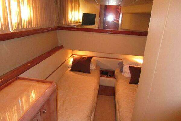 2003 Ferretti Yachts 59
