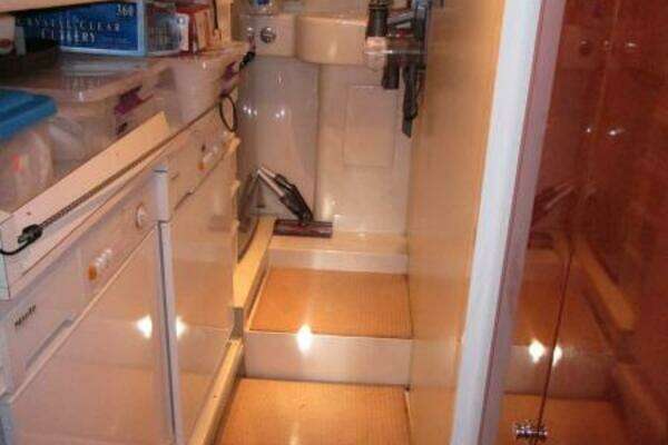 2003 Ferretti Yachts 59