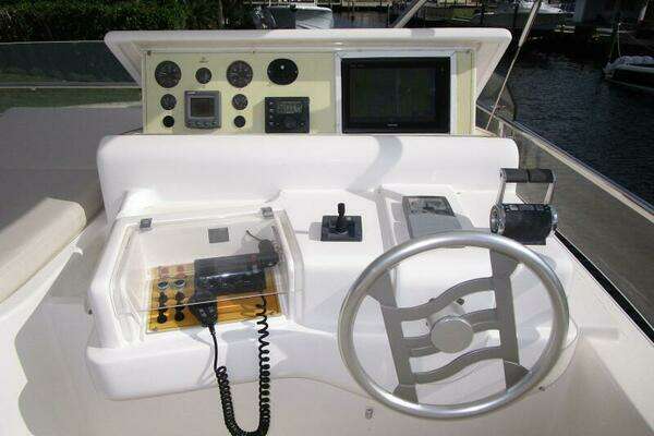 2003 Ferretti Yachts 59