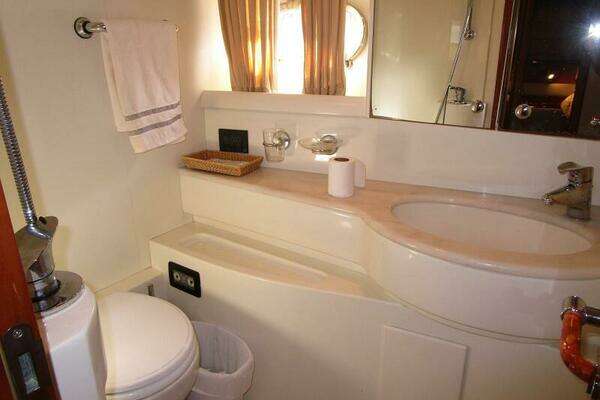 2003 Ferretti Yachts 59