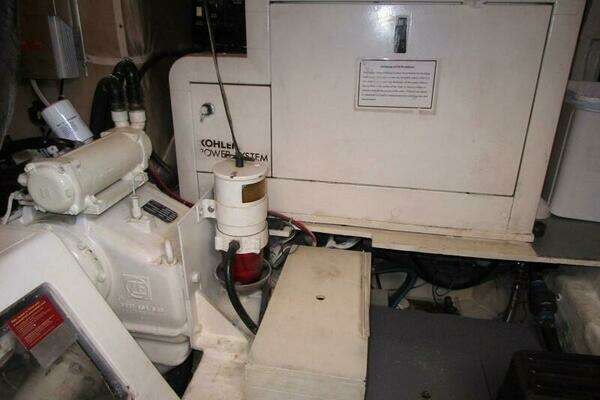 2003 Ferretti Yachts 59