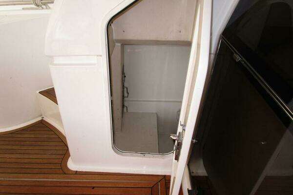 2003 Ferretti Yachts 59