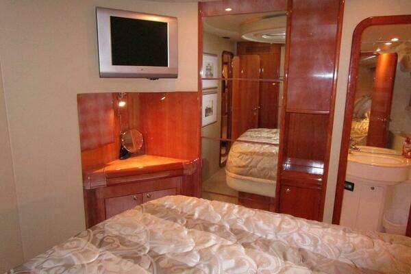 2003 Ferretti Yachts 59