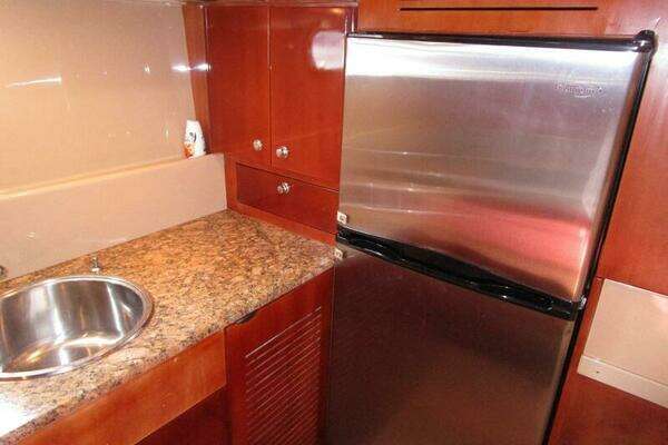 2003 Ferretti Yachts 59