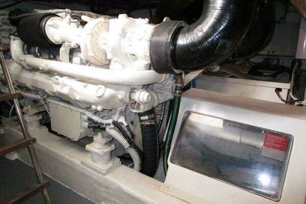 2003 Ferretti Yachts 59