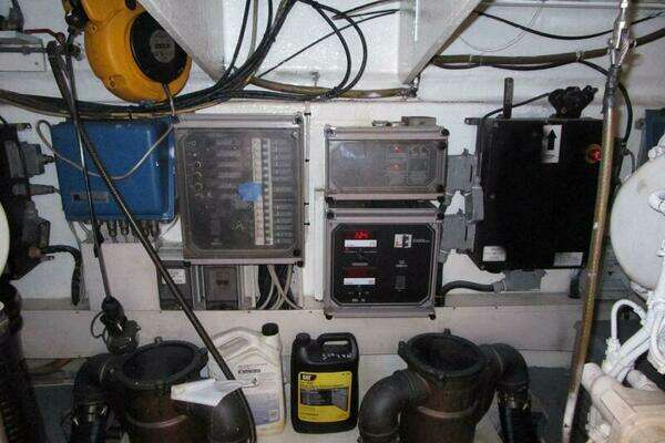 2003 Ferretti Yachts 59