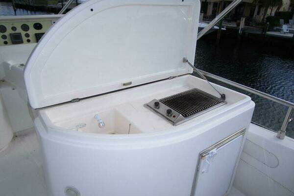 2003 Ferretti Yachts 59