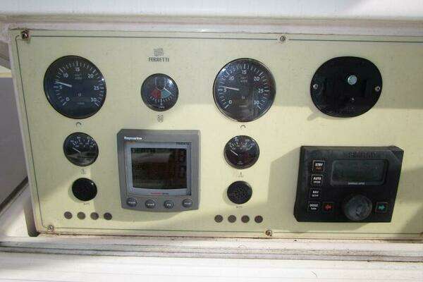 2003 Ferretti Yachts 59