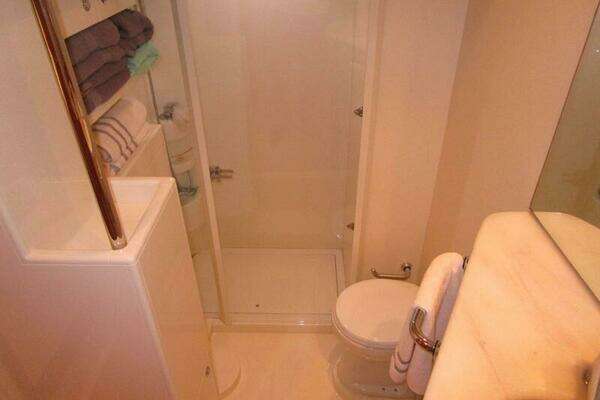 2003 Ferretti Yachts 59