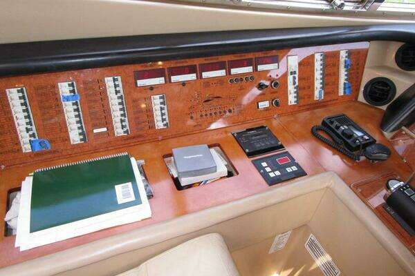 2003 Ferretti Yachts 59