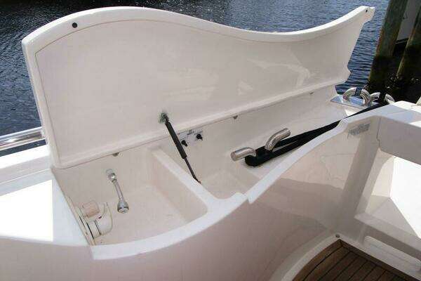 2003 Ferretti Yachts 59