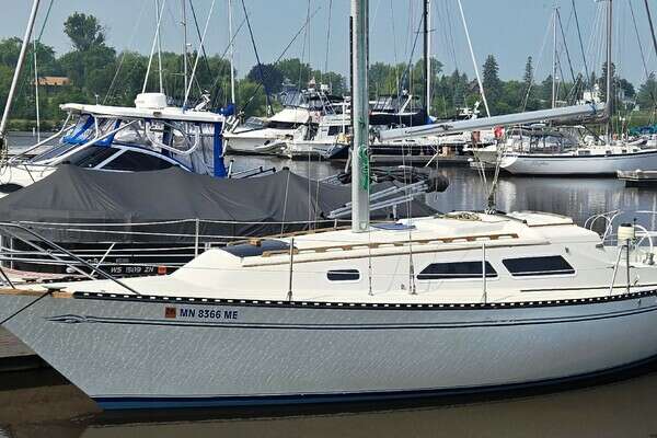 28-ft-Islander-1976-28-Oma Lisa-Superior Wisconsin United States yacht for sale
