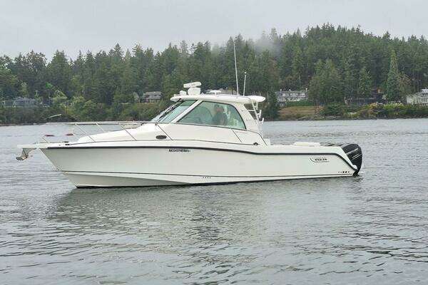 34-ft-Boston Whaler-2011-- Sidney British Columbia Canada  yacht for sale