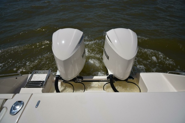 2016 Grady-White 330 Express 