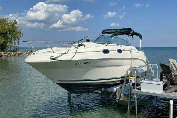 24-ft-Sea Ray-2000-240 Sundancer-Midland Ontario Canada yacht for sale