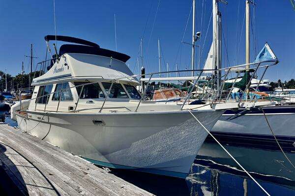 34-ft-Tollycraft-1981-34 Sports Sedan-Victoria British Columbia Canada yacht for sale