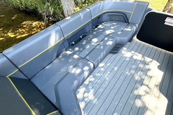 24ft Manitou Yacht For Sale