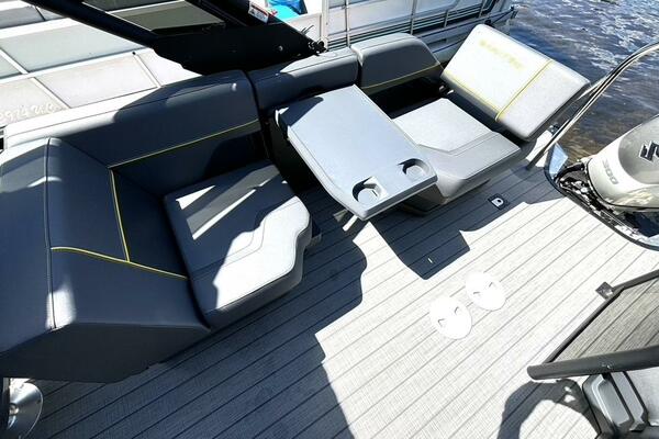 24ft Manitou Yacht For Sale