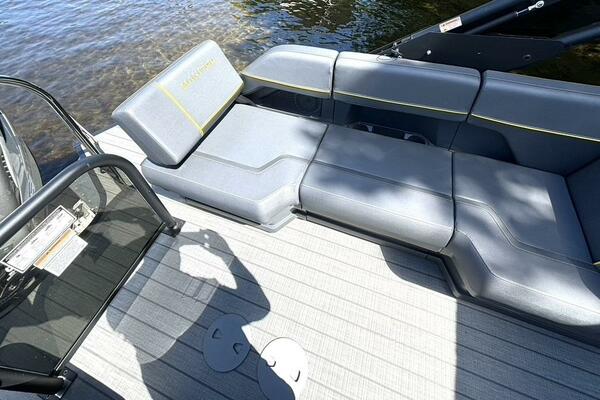 24ft Manitou Yacht For Sale