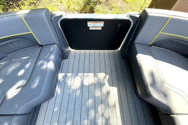 24ft Manitou Yacht For Sale