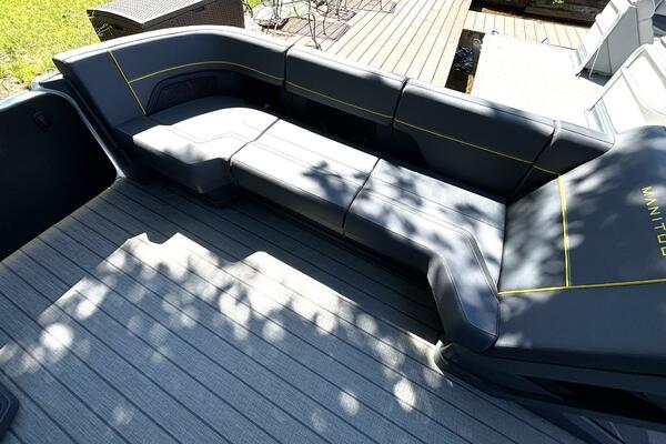 24ft Manitou Yacht For Sale