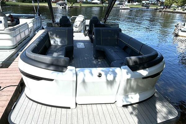 24ft Manitou Yacht For Sale
