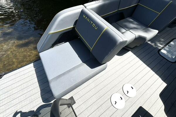 24ft Manitou Yacht For Sale