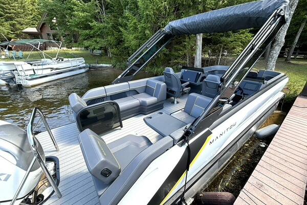 24ft Manitou Yacht For Sale