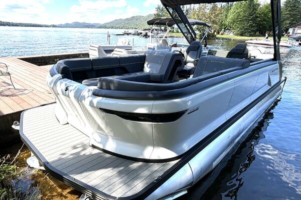 24ft Manitou Yacht For Sale