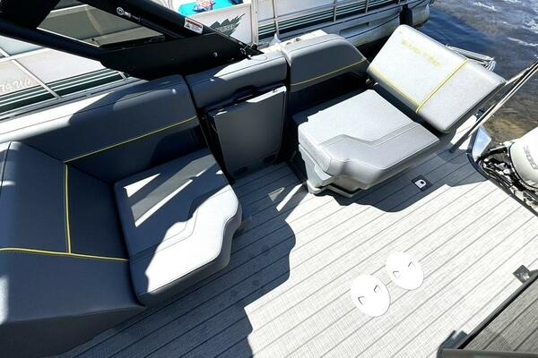 24ft Manitou Yacht For Sale