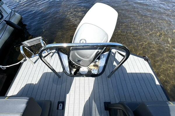 24ft Manitou Yacht For Sale