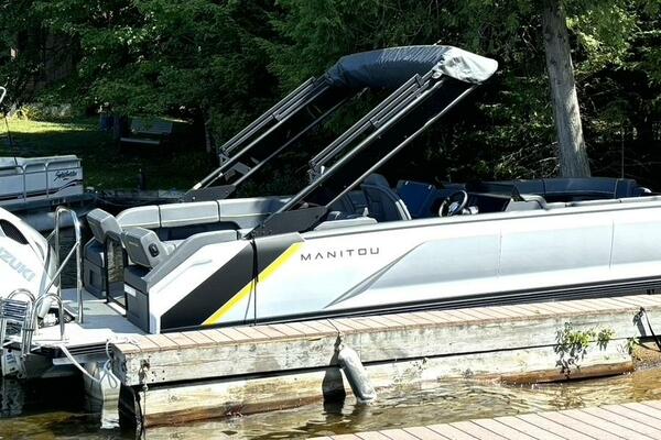 24ft Manitou Yacht For Sale