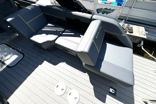 24ft Manitou Yacht For Sale